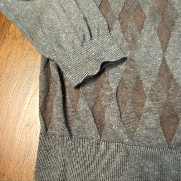 J. FERRAR V-Neck Argyle Sweater - Picture 4 of 10
